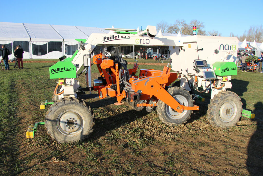 Naïo demonstrated all 4 of its well-known field robots, which have not undergone significant changes in the past year. This Naïo Orio is equipped with a Stanhay precision seeder.